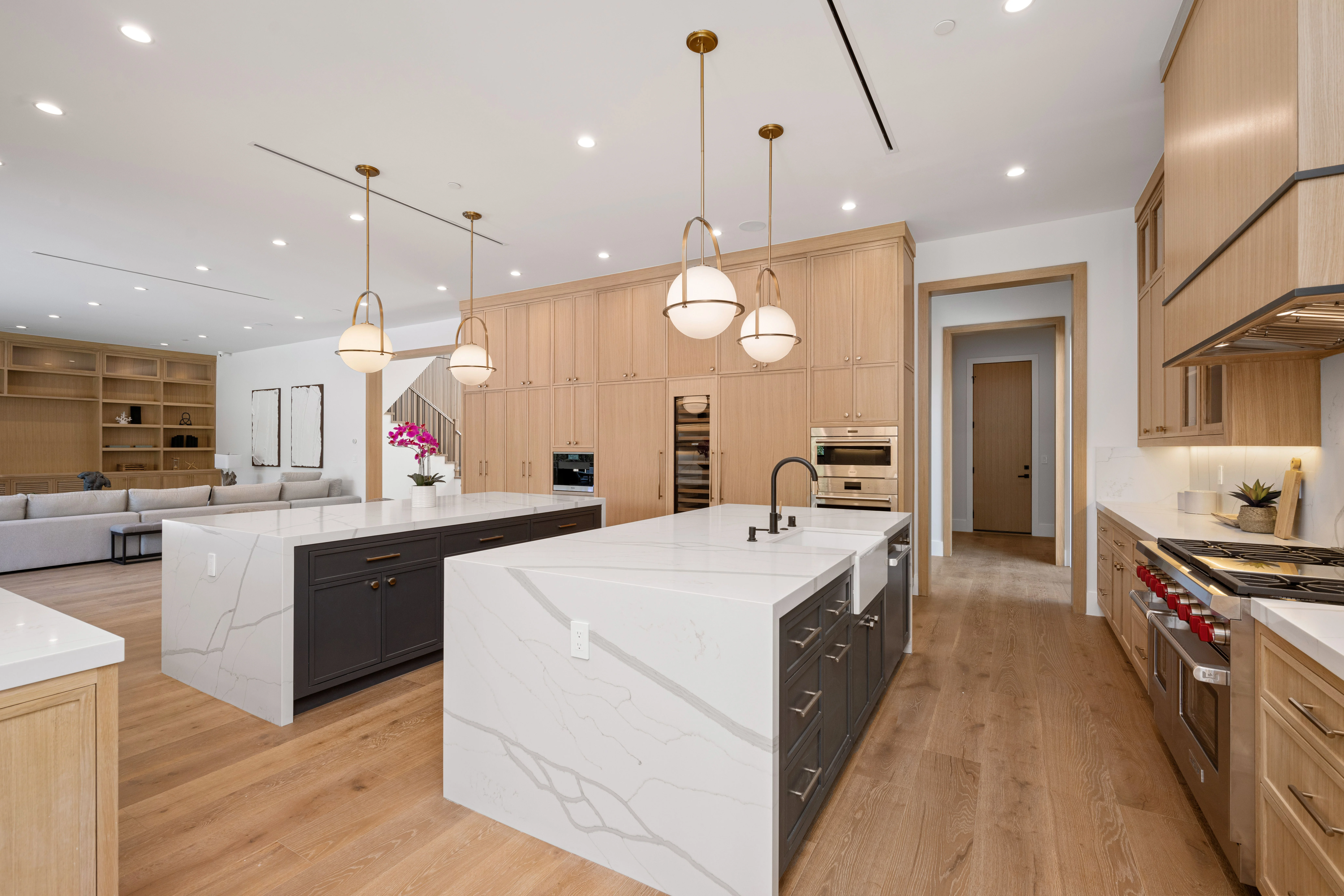 2025 Kitchen Trends: Bold Patterns and Textures in Stone Surfaces